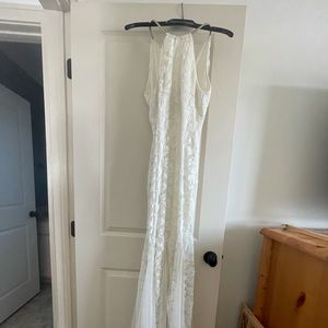 beautiful cream CACHE size 4 lace dress with gold neck accent